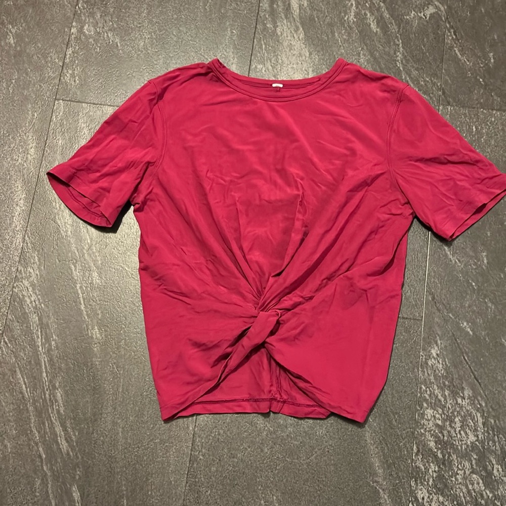 Lululemon size 4 crescent tee excellent condition